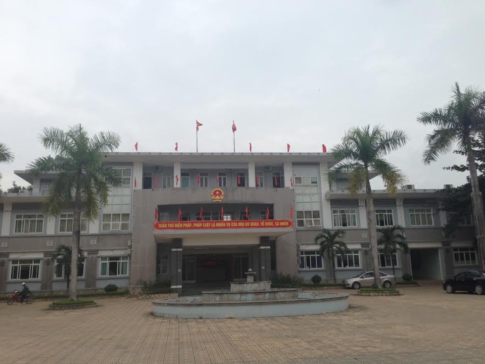 Đang cấm tuyển dụng, Chủ tịch thị xã vẫn tiếp nhận 19 giáo viên - 1 Trụ sở UBND thị xã Bỉm Sơn
