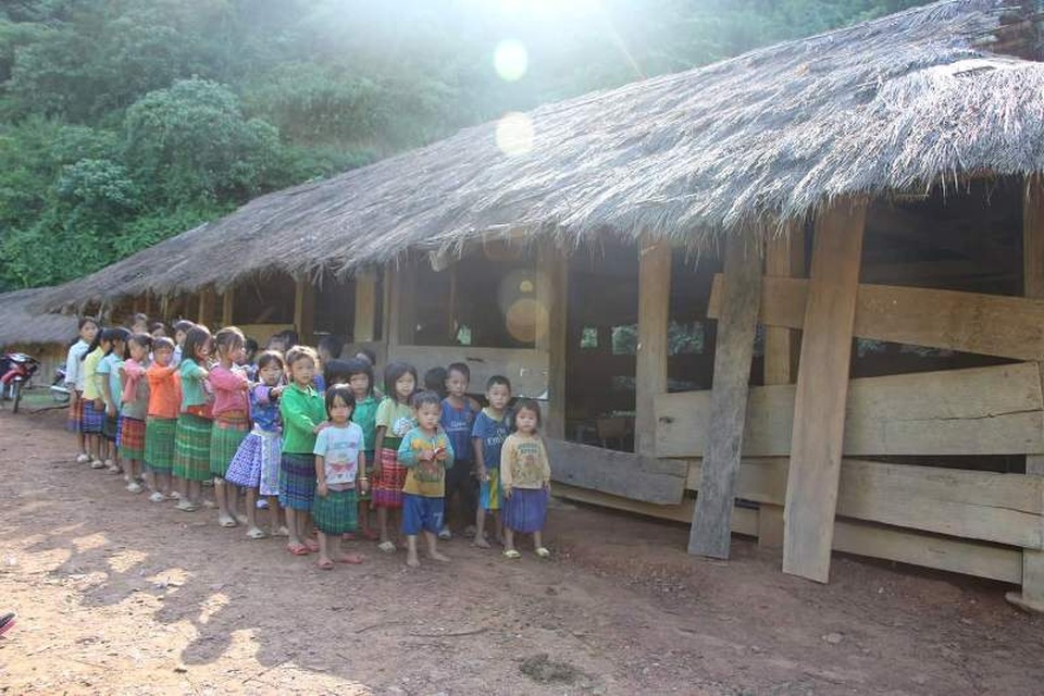 Nghịch lý câu chuyện trường lớp ở vùng cao xứ Thanh - 2 Tại các bản làng xa xôi của huyện Mường Lát, hàng trăm học sinh vẫn khát khao có một ngôi trường khang trang để học tập