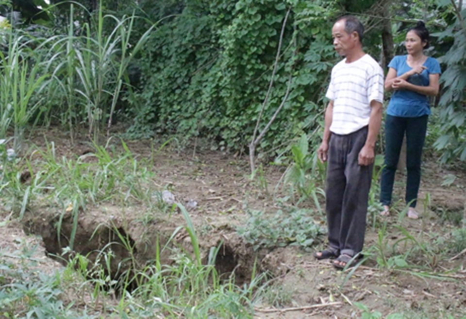 Những hố bom bất thường ven sông Mã
