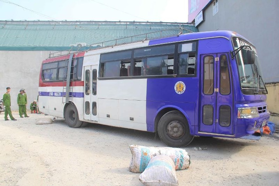 Chiếc xe chở thực phẩm bẩn bị lực lượng chức năng bắt giữ