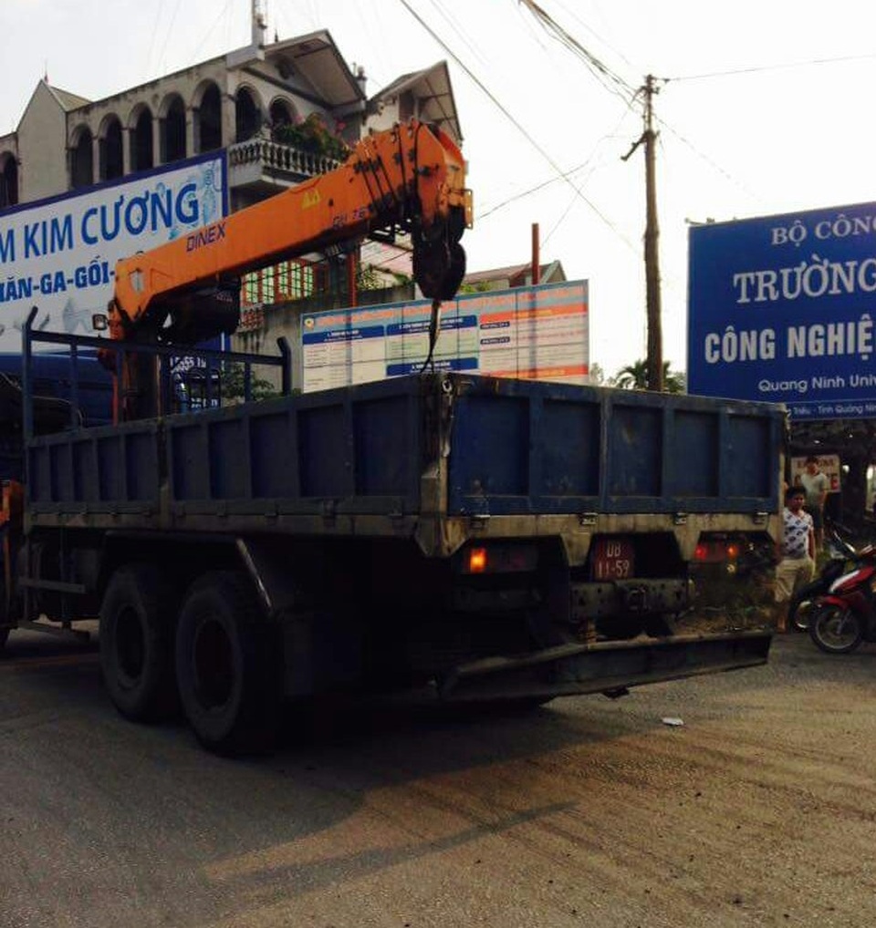 Đôi nam nữ chết thảm dưới bánh xe cẩu - 1 Chiếc xe cẩu tự hành đã chèn qua người đôi nam nữ dẫn đến tử vong (ảnh CTV)