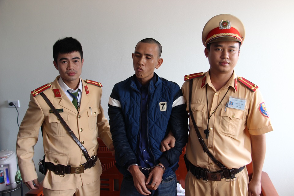 Đang bỏ trốn sau khi gây án, đối tượng bị lực lượng CSGT bắt giữ