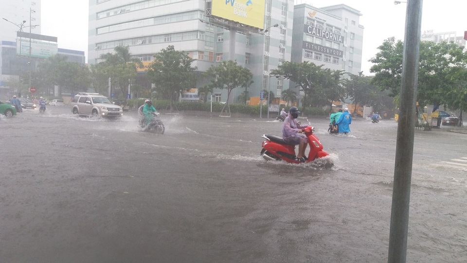 Khẩn trương lên kế hoạch chống ngập úng - 1 Nhiều tuyến đường của Đà Nẵng bị ngập mỗi khi trời mưa