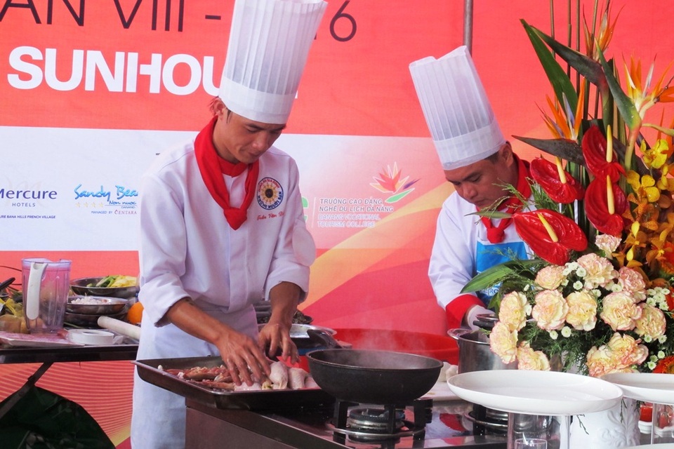 Các đầu bếp tham gia tranh tài tại cuộc thi 