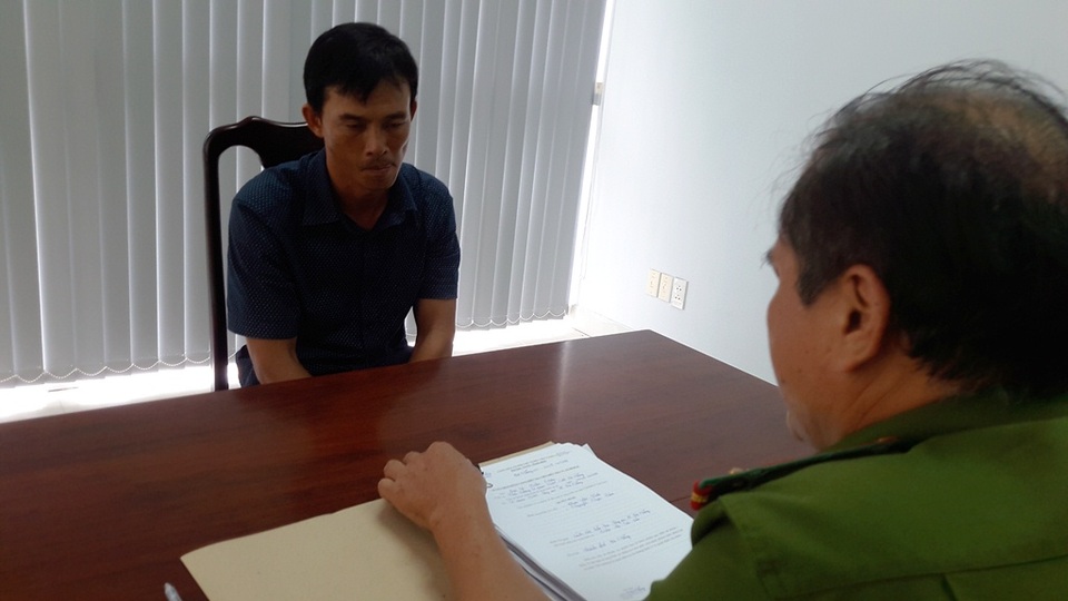 Bắt "người lạ" lấy chìa khóa từ lễ tân "khoắng sạch" đồ du khách - 2 Hiếu tại cơ quan công an
