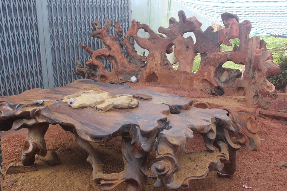 Sản phẩm được chế tác từ gốc cây có giá từ vai trăm nghìn đến cả trăm triệu đồng