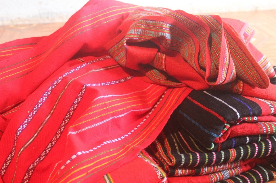 Xưa kia để có một chiếc chăn thổ cẩm đi hỏi chồng cho con gái, nhiều gia đình phải đổi cả một con trâu