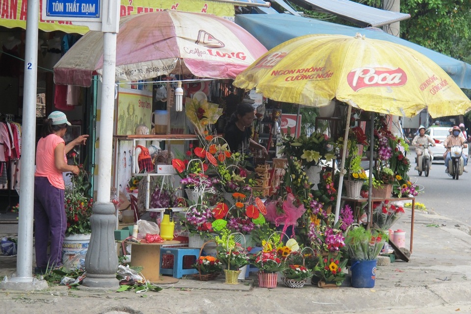 Các loại hoa tươi đều tăng giá so với ngày thường
