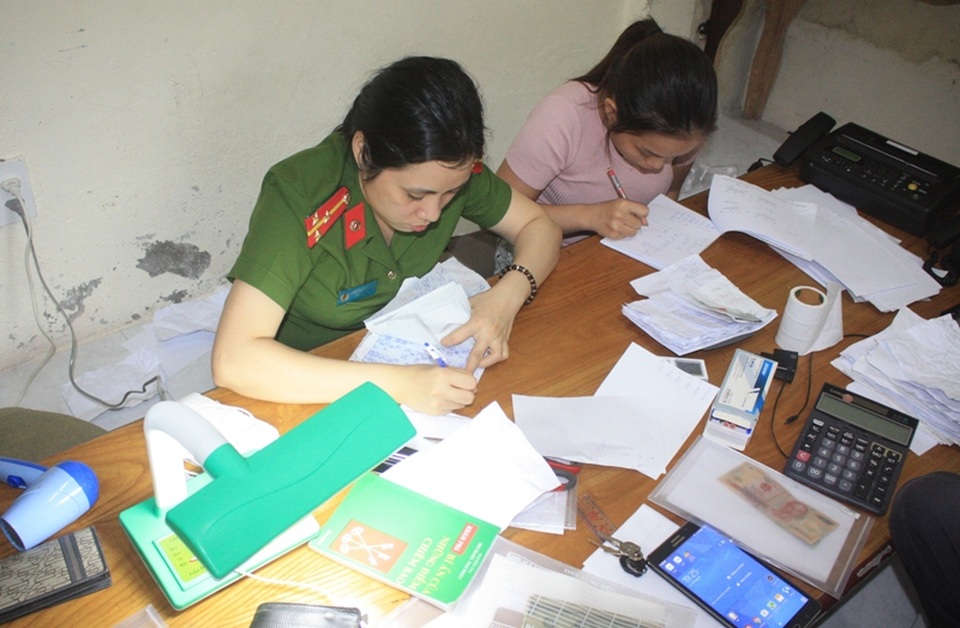 Phá chuyên án đánh bạc hàng tỷ đồng - 1 Cơ quan công an thu giữ các tịch đề