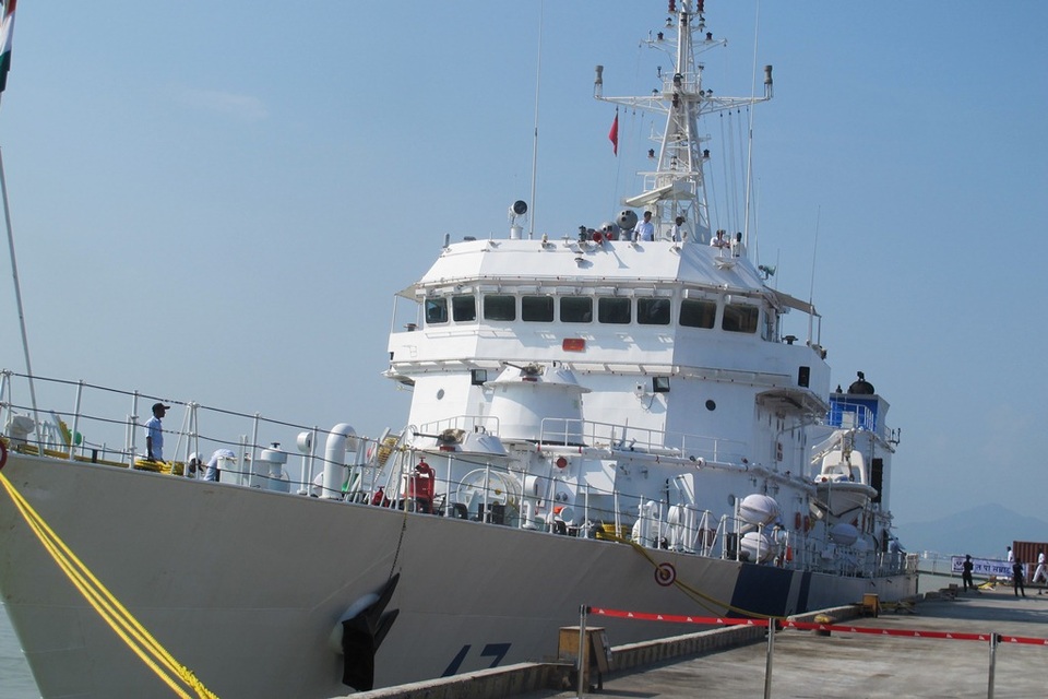 Tàu SAMRAT có chiều dài 105 mét, rộng 12,9 mét, trọng tải 2.577 tấn.