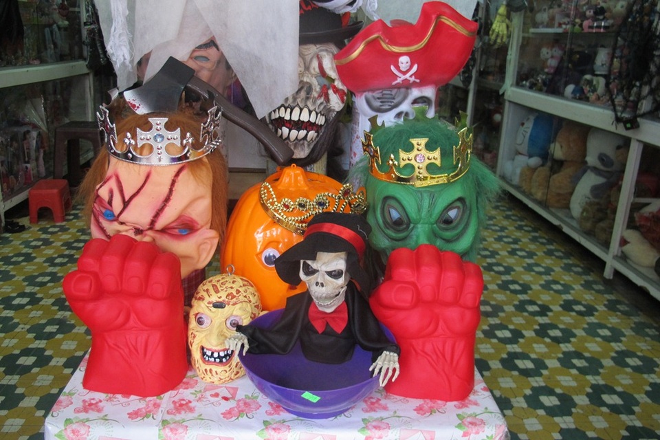 Đủ các loại mặt nạ