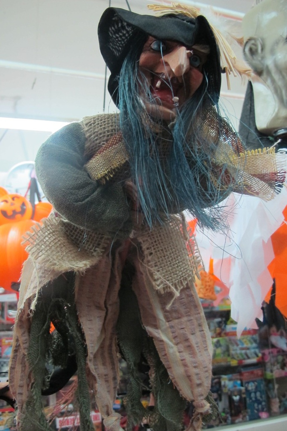 "Hết hồn" với những món đồ hóa trang Halloween - 15