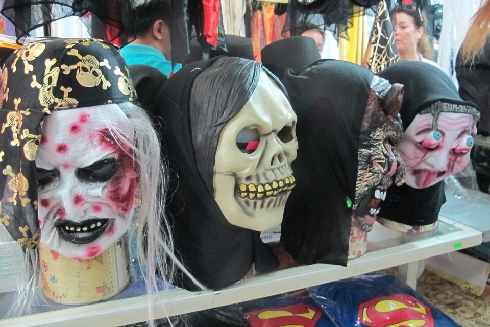 Nhìn thấy ai cũng hết cả hồn