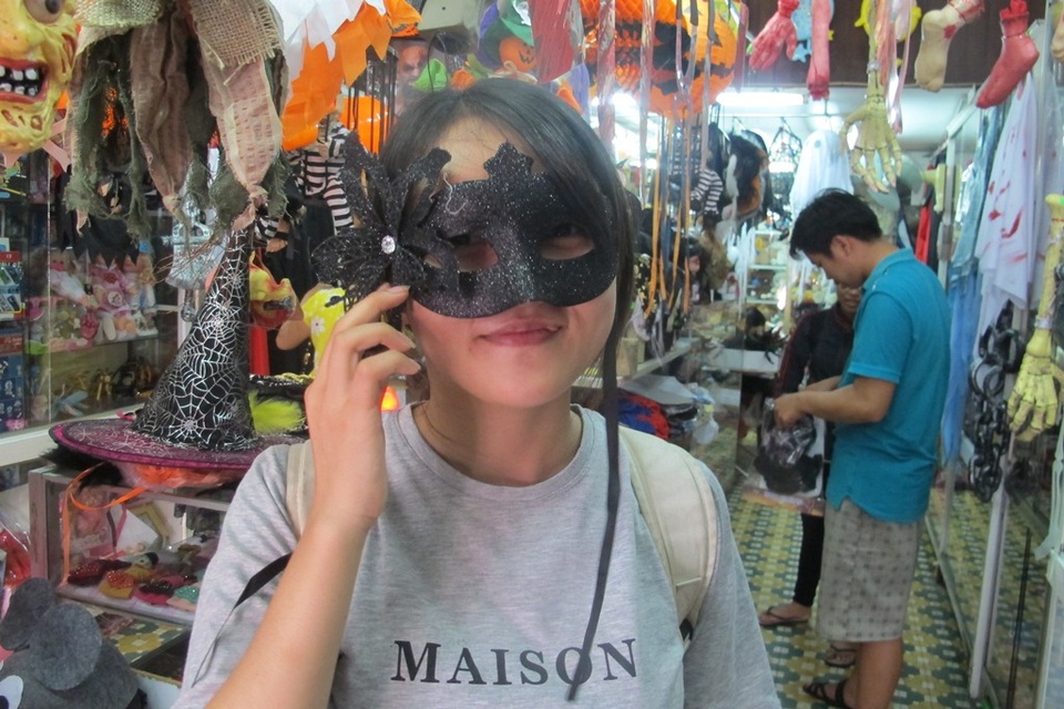 "Hết hồn" với những món đồ hóa trang Halloween - 19