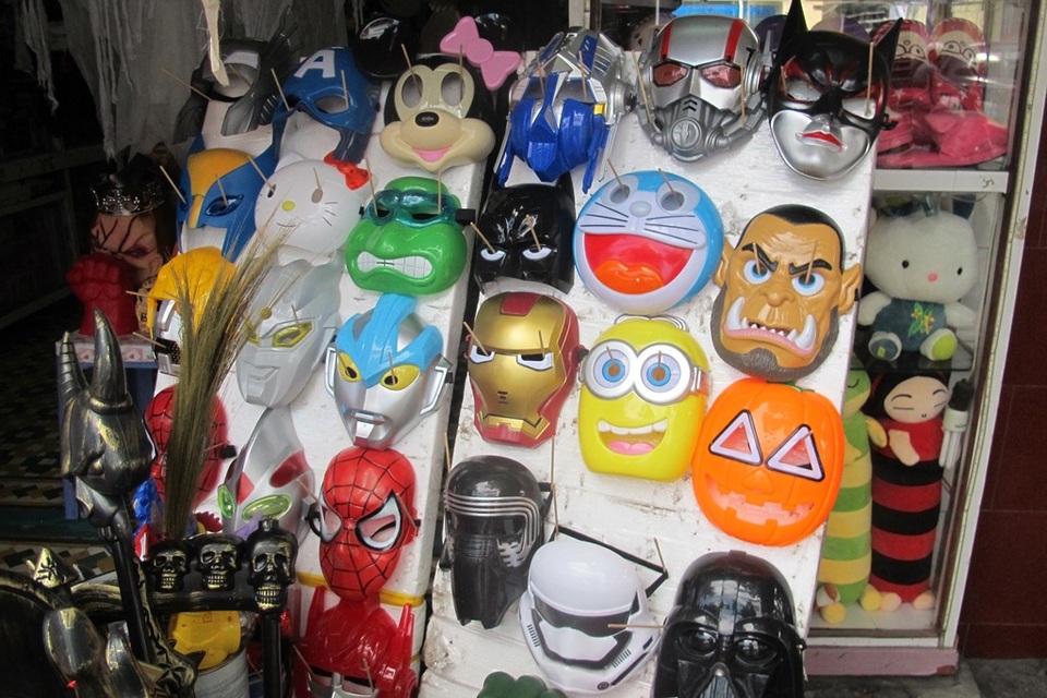 "Hết hồn" với những món đồ hóa trang Halloween - 9