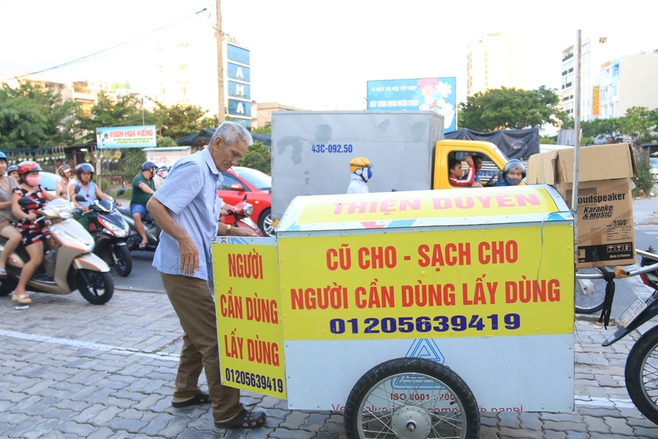 Với quan niệm cũ người, mới ta, ông Long là cầu nối gắn kết yêu thương giữa người cho và người nhận