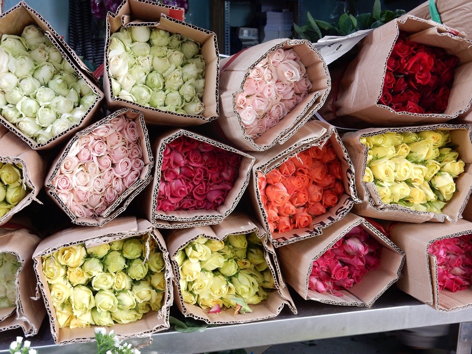 Hoa tươi dịp lễ 20/11 tăng 2- 3 lần so với ngày thường