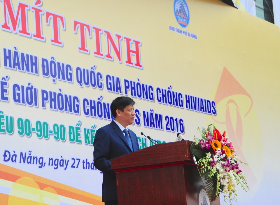 Thứ trưởng Bộ Y tế Nguyễn Thanh Long phát biểu tại buổi lễ