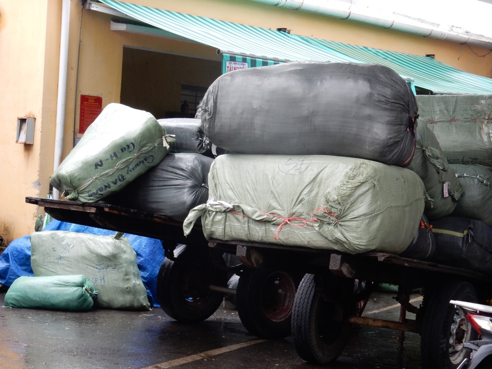 Số hàng nghi nhập lậu bị lực lượng chức năng phát hiện trên tàu SE19 