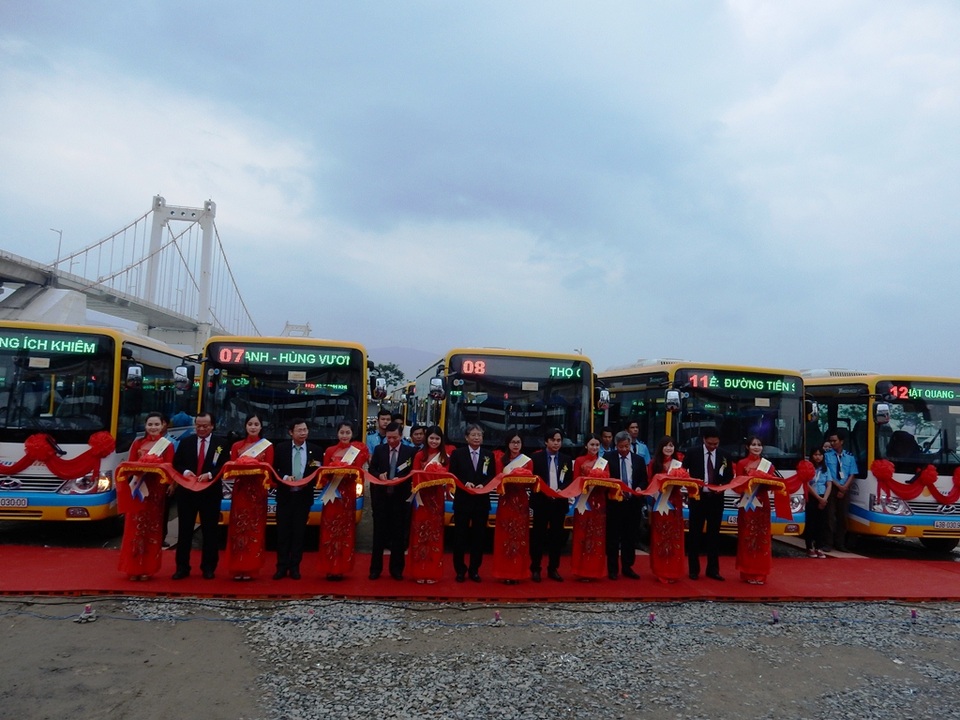 Lễ cắt băng khai trương đưa vào hoạt động 5 tuyến xe buýt có trợ giá 