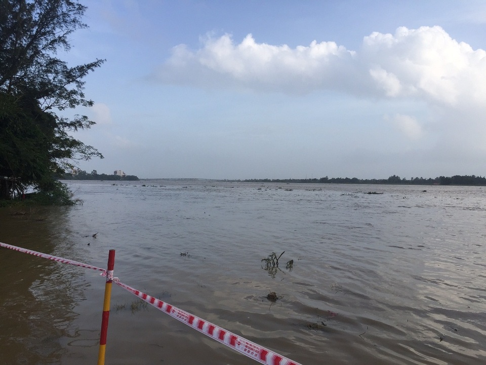 Lũ ở nhiều sông đang lên (ảnh Đình Hòa)