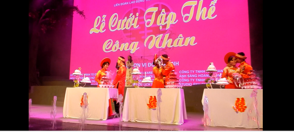Đà Nẵng tổ chức lễ cưới tập thể cho công nhân - 11 Vào trao nhau nụ hôn ngọt ngào
