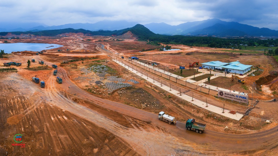 Tây Bắc Đà Nẵng: Vùng đất chiến lược của thành phố - 1 Sau 7 tháng thi công tổng lực, đến nay Danang IT Park đã hoàn thiện 90% khối lượng san nền và 50% hạ tầng giao thông thoát nước.
