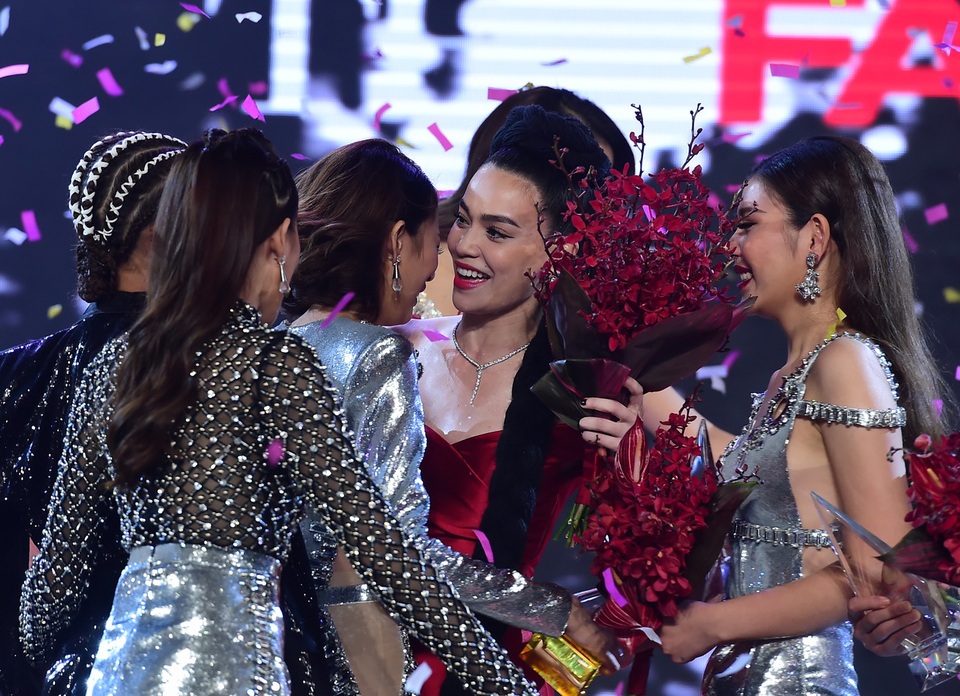 Hồ Ngọc Hà vô cùng hạnh phúc với chiến thắng của Phí Phương Anh