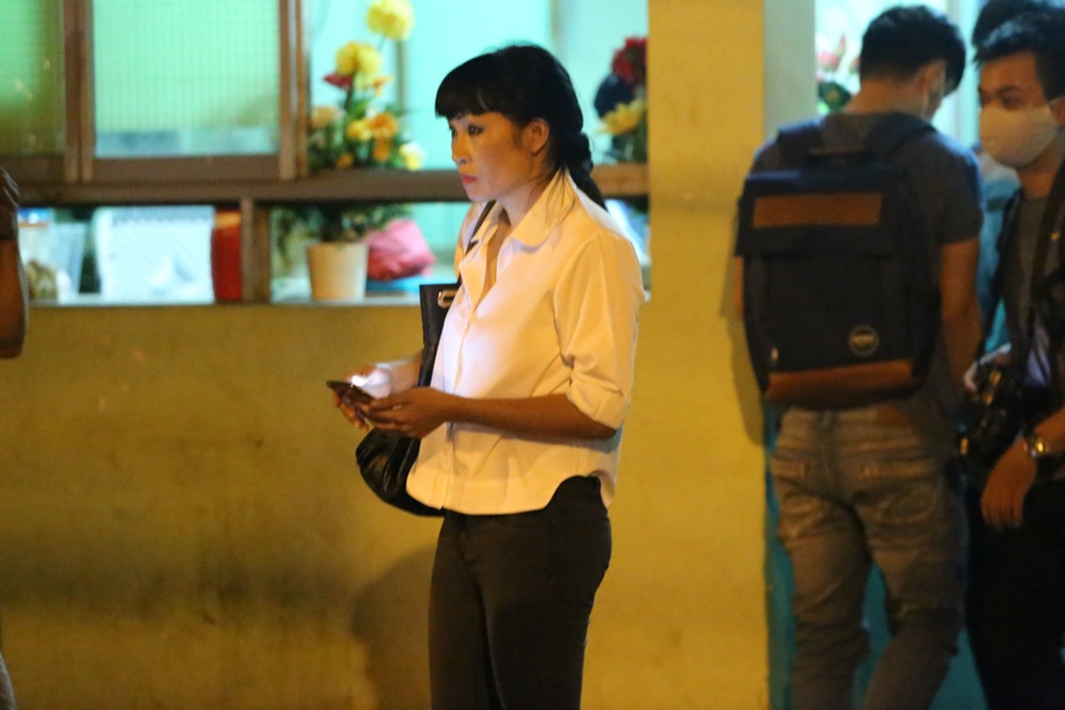 Ca sĩ Minh Thuận đã được gặp gia đình và tỉnh táo hơn - 2 Ca sĩ Phương Thanh giản dị khi đến thăm ca sĩ Minh Thuận vào tối ngày 4/9