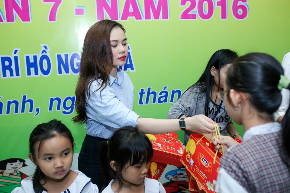 Giang Hồng Ngọc – quán quân X factor mùa đầu tiên là một trong những học trò gắn bó với nhiều hoạt động của Hà Hồ.