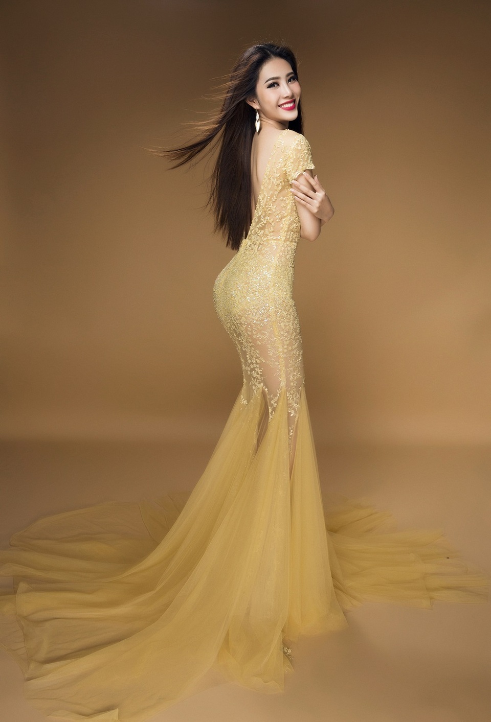 Nam Em chính thức được cấp phép tham dự hoa hậu trái đất 2016 - 5