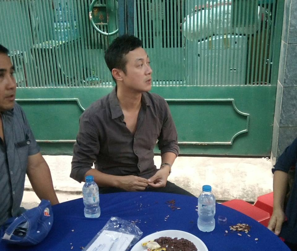Nghệ sĩ xót xa khi tới viếng ca sĩ Minh Thuận - 15 Nam MC Anh Tuấn