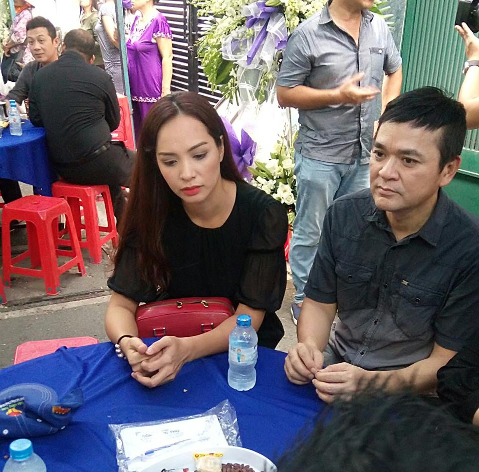 Nghệ sĩ xót xa khi tới viếng ca sĩ Minh Thuận - 14 Người mẫu Thúy Hạnh và đạo diễn - diễn viên Quốc Thảo