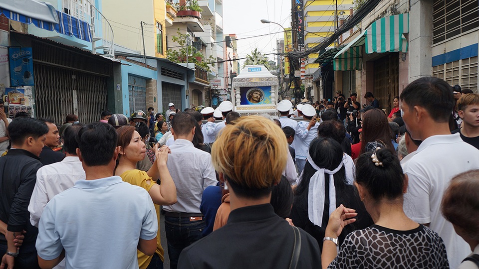 Tiếc thương hình ảnh Minh Thuận vẫy chào khán giả và người thân lần cuối... - 21