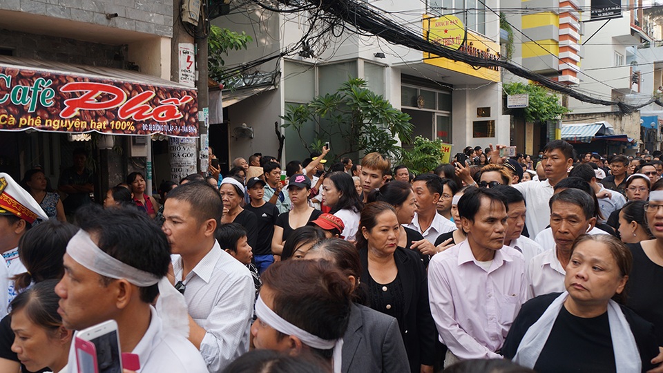 Tiếc thương hình ảnh Minh Thuận vẫy chào khán giả và người thân lần cuối... - 24