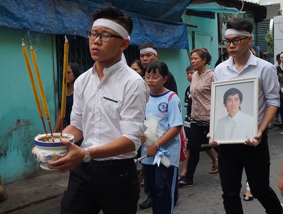 Tiếc thương hình ảnh Minh Thuận vẫy chào khán giả và người thân lần cuối... - 17