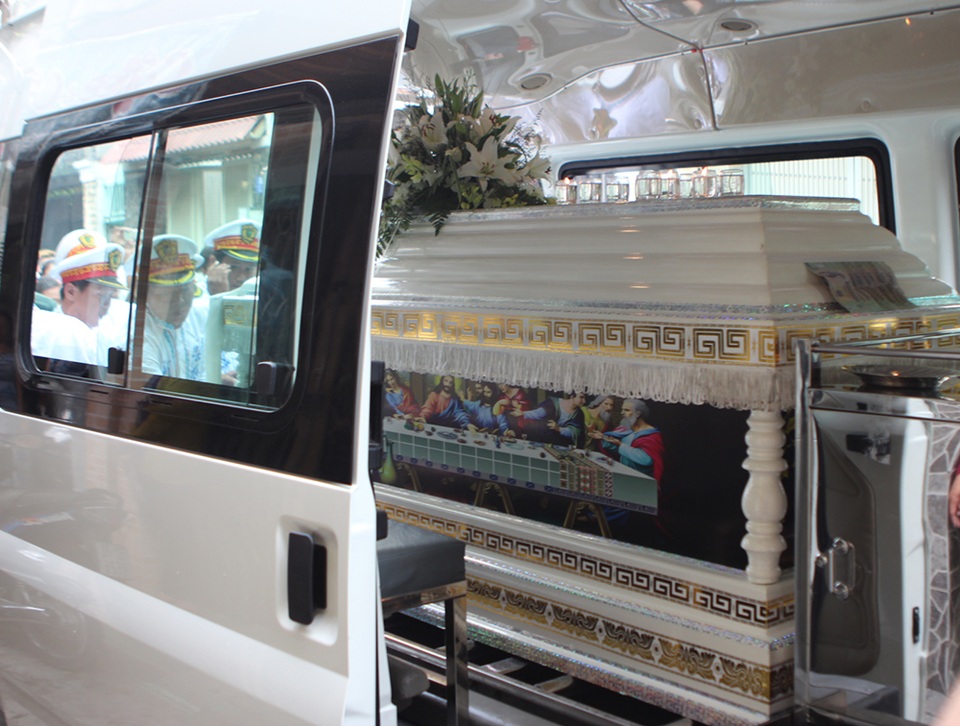 Tiếc thương hình ảnh Minh Thuận vẫy chào khán giả và người thân lần cuối... - 23