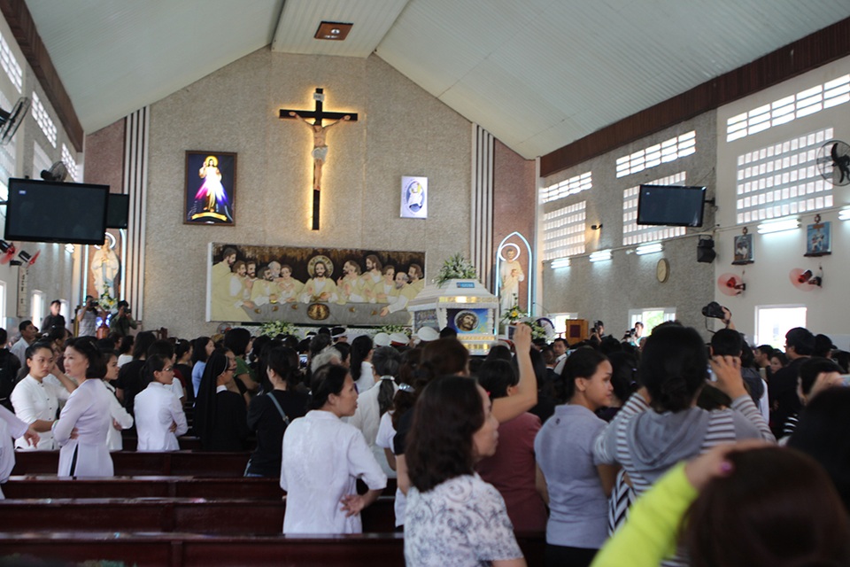 Nhà thờ nơi thực hiện nghi lễ trước khi mang linh cữu của ca sĩ Minh Thuận đi hỏa táng.