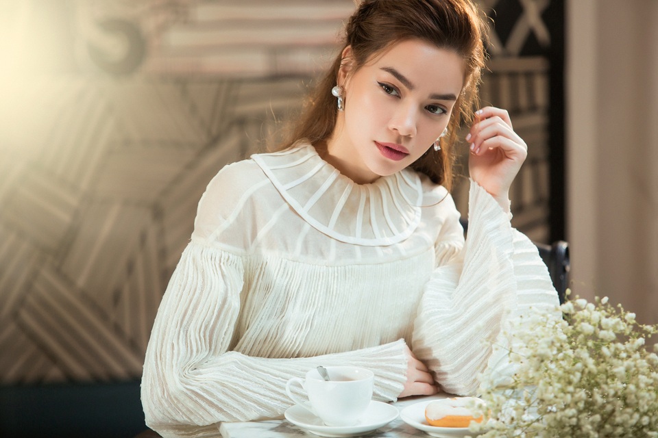 Hồ Ngọc Hà tung ảnh mới đầy kiêu sa quyến rũ - 1 Hồ Ngọc Hà tung ảnh mới đầy kiêu sa quyến rũ - 1