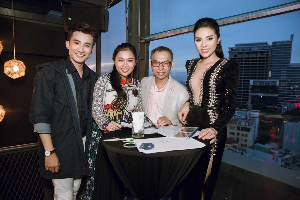 Hoa hậu Kỳ Duyên diện trang phục táo bạo khi làm giám khảo - 8 Trong sự kiện còn có nhiếp ảnh gia Phạm Hoài Nam