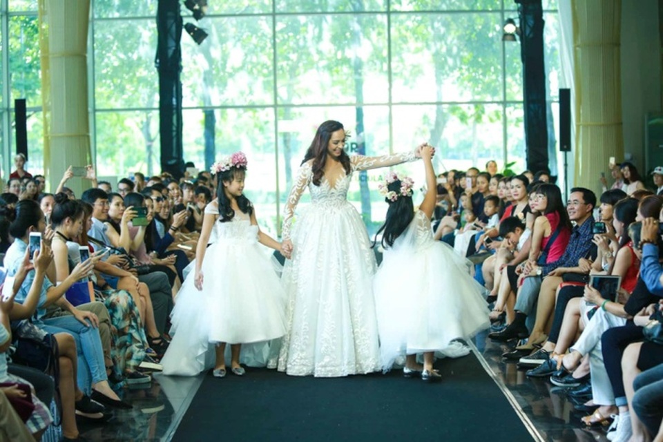 Sao Việt cùng con khuấy đảo sàn catwalk - 14 Sao Việt cùng con khuấy đảo sàn catwalk - 14