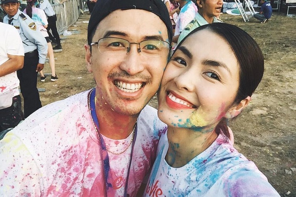 Hình ảnh tình cảm của Hà Tăng và chồng khiến nhiều người ngưỡng mộ.