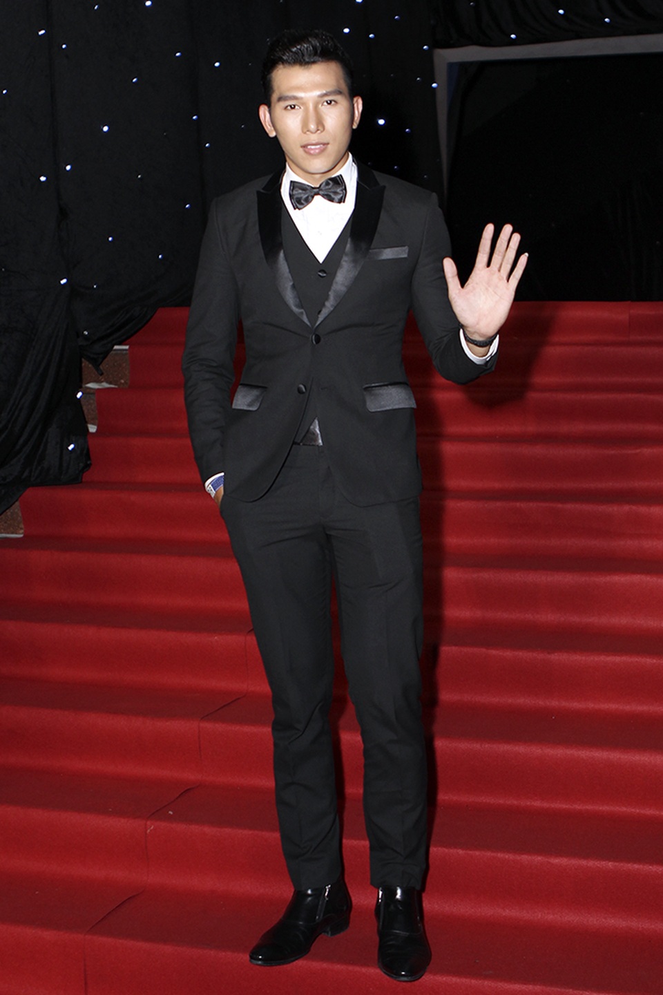 Sao Việt "tấp nập" trên thảm đỏ chung kết Next top model - 8 Ngọc Tình vừa trở về từ Bali với ngôi vị Á vương 1 Nam vương Đại sứ Hoàn cầu 2016