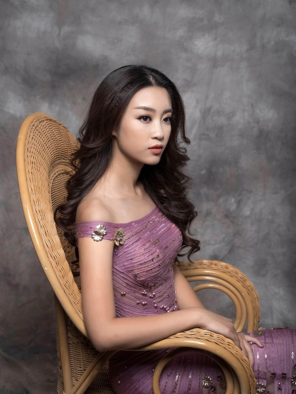 Hoa hậu Đỗ Mỹ Linh cuốn hút với hình ảnh yêu kiều - 3