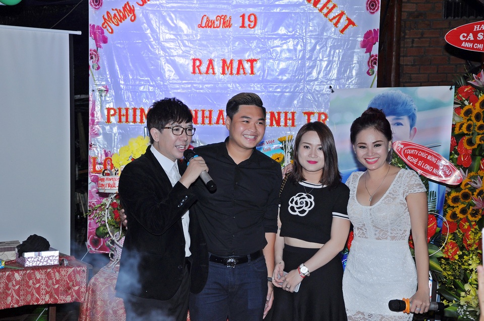 Nghệ sĩ Lê Giang và con trai đến chung vui cùng Long Nhật