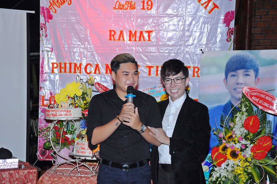 Duy Phước - con trai danh hài Duy Phương và Lê Giang cũng hát mừng sinh nhật nam ca sĩ