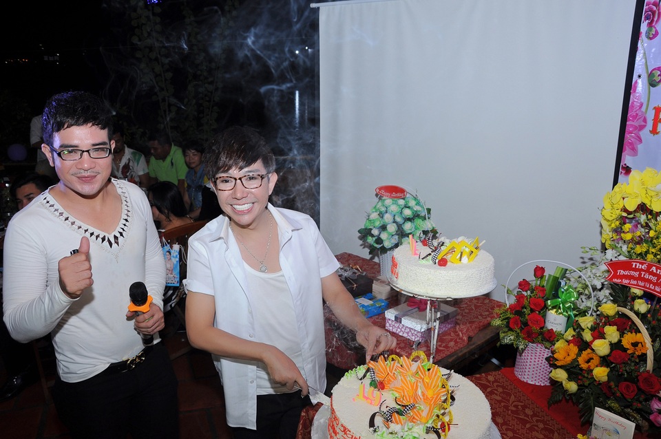 
Cũng trong ngày sinh nhật, ca sĩ Long Nhật giới thiệu một sản phẩm nghệ thuật mới do anh hợp tác cùng Vương Bão Tuấn.
