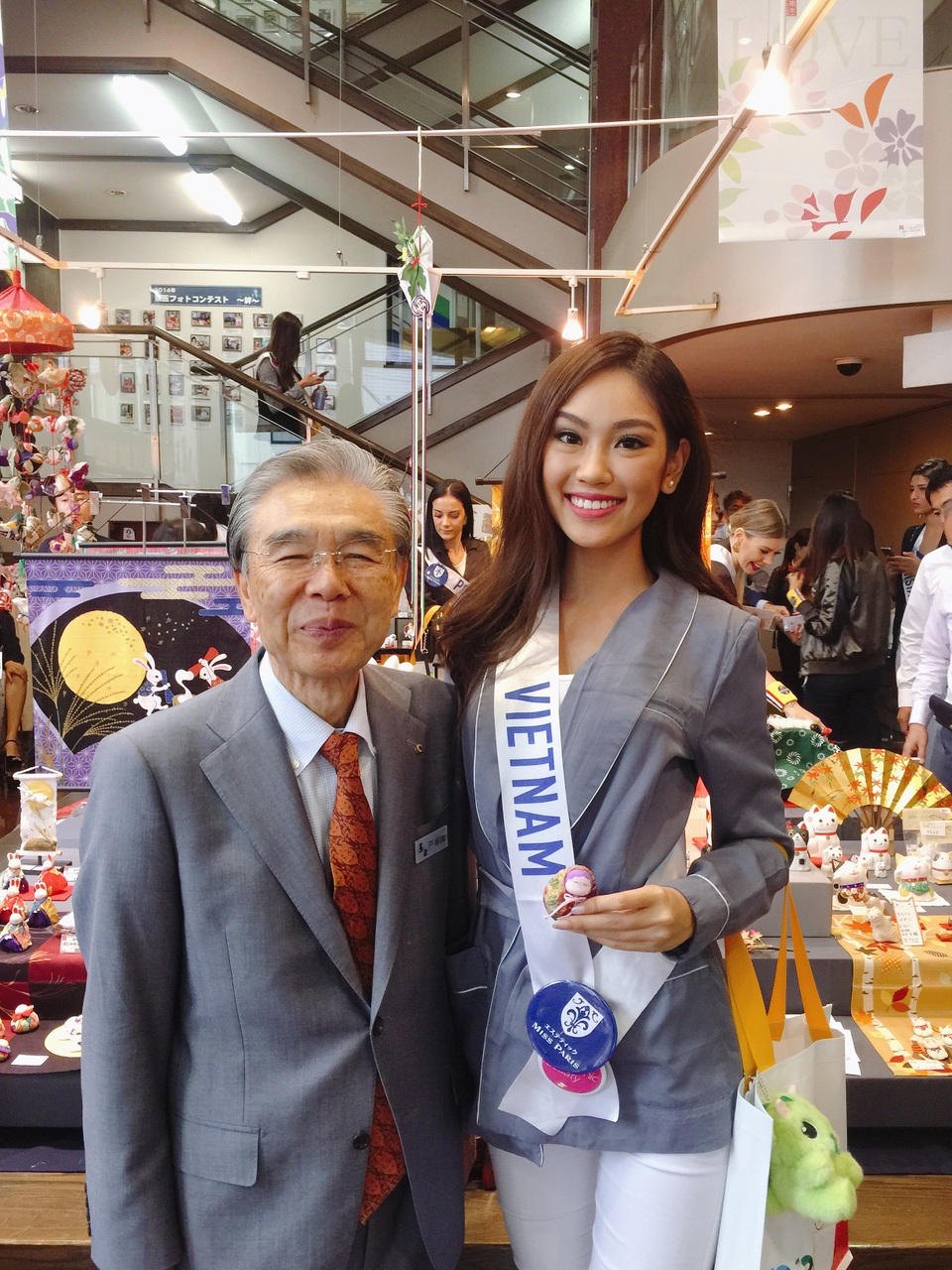 Hé lộ quà tặng quốc gia của Phương Linh tại cuộc thi Hoa hậu Quốc tế 2016 - 2