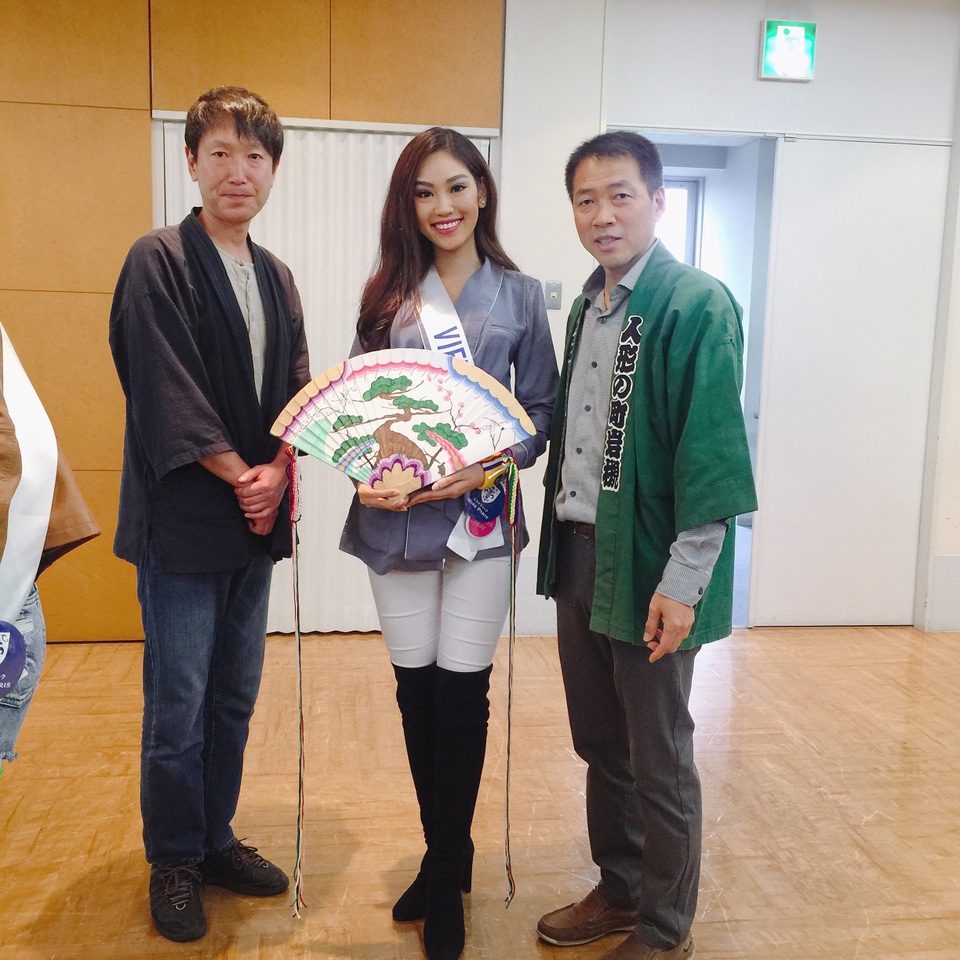 Hé lộ quà tặng quốc gia của Phương Linh tại cuộc thi Hoa hậu Quốc tế 2016 - 3