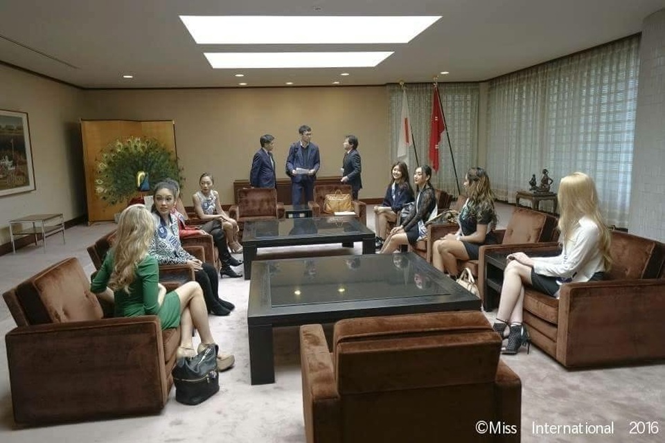 Phương Linh vinh dự là 1 trong 8 đại diện được lựa chọn để đến gặp gỡ và trò chuyện với thị trưởng thành phố Niigata.